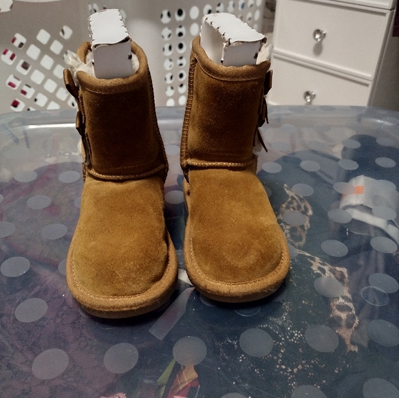 Toddler size 6 Koolaburra Victoria short boot - Picture 5 of 7